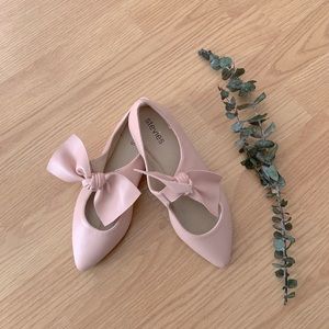 Blush Stevies with Bow